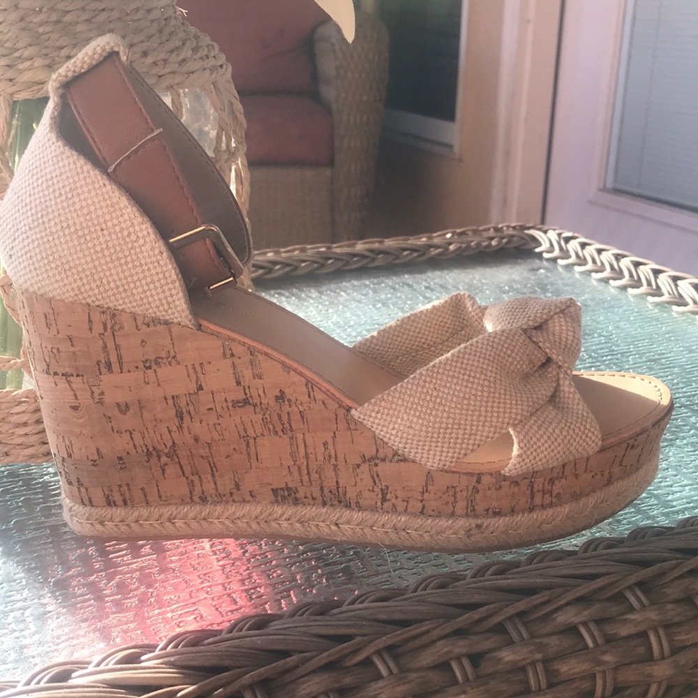 Madden Girl Brown Tan Espadrille Wedge Sandals ( like new) - Picture 7 of 7